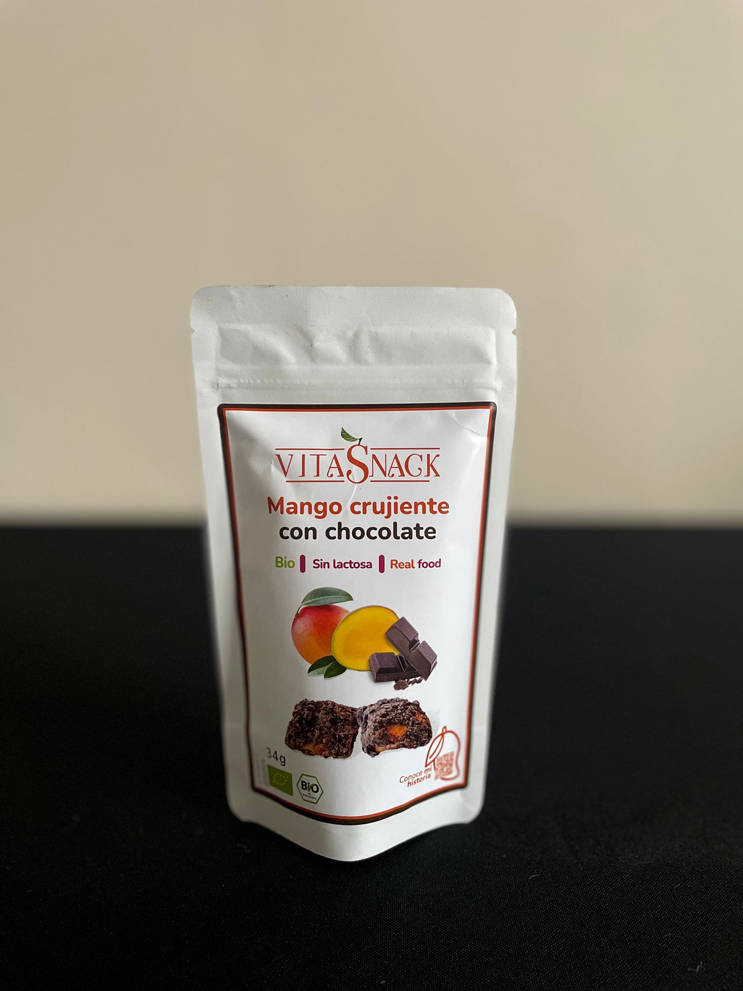 Organic freeze-dried mango with dark chocolate